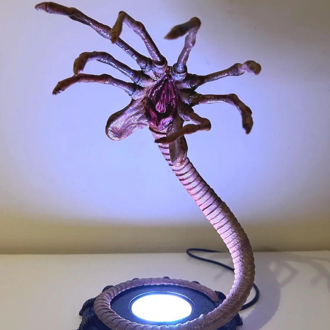 Lámpara Alien Facehugger, Luz  - Neon Sign Party reseña y precio
